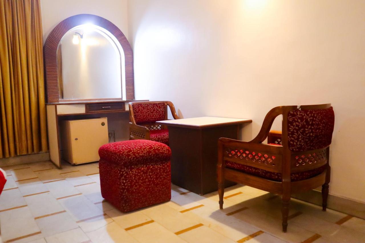 Hotel India International Nuova Delhi Esterno foto